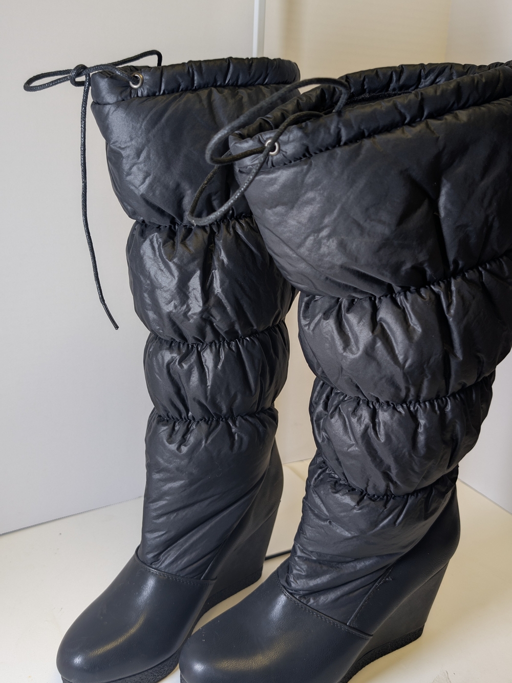 Shoe Dazzle Black Quilted Puffer Wedge Boots